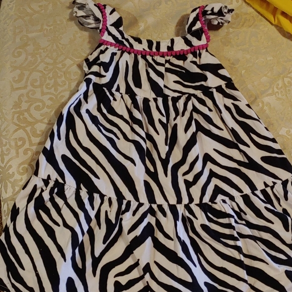 Girls dresses size 4 - Picture 4 of 6
